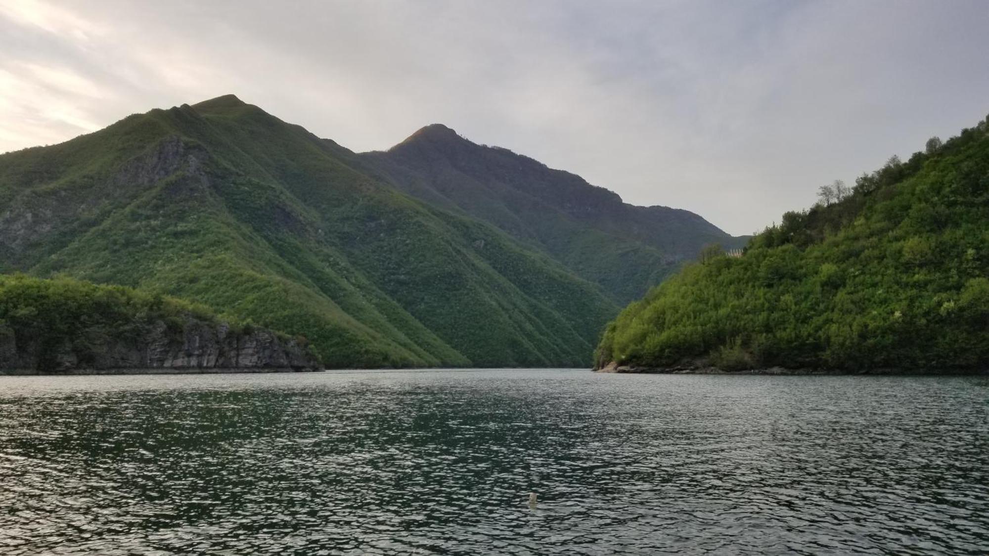 Twin Villas Komani Lake Buitenkant foto