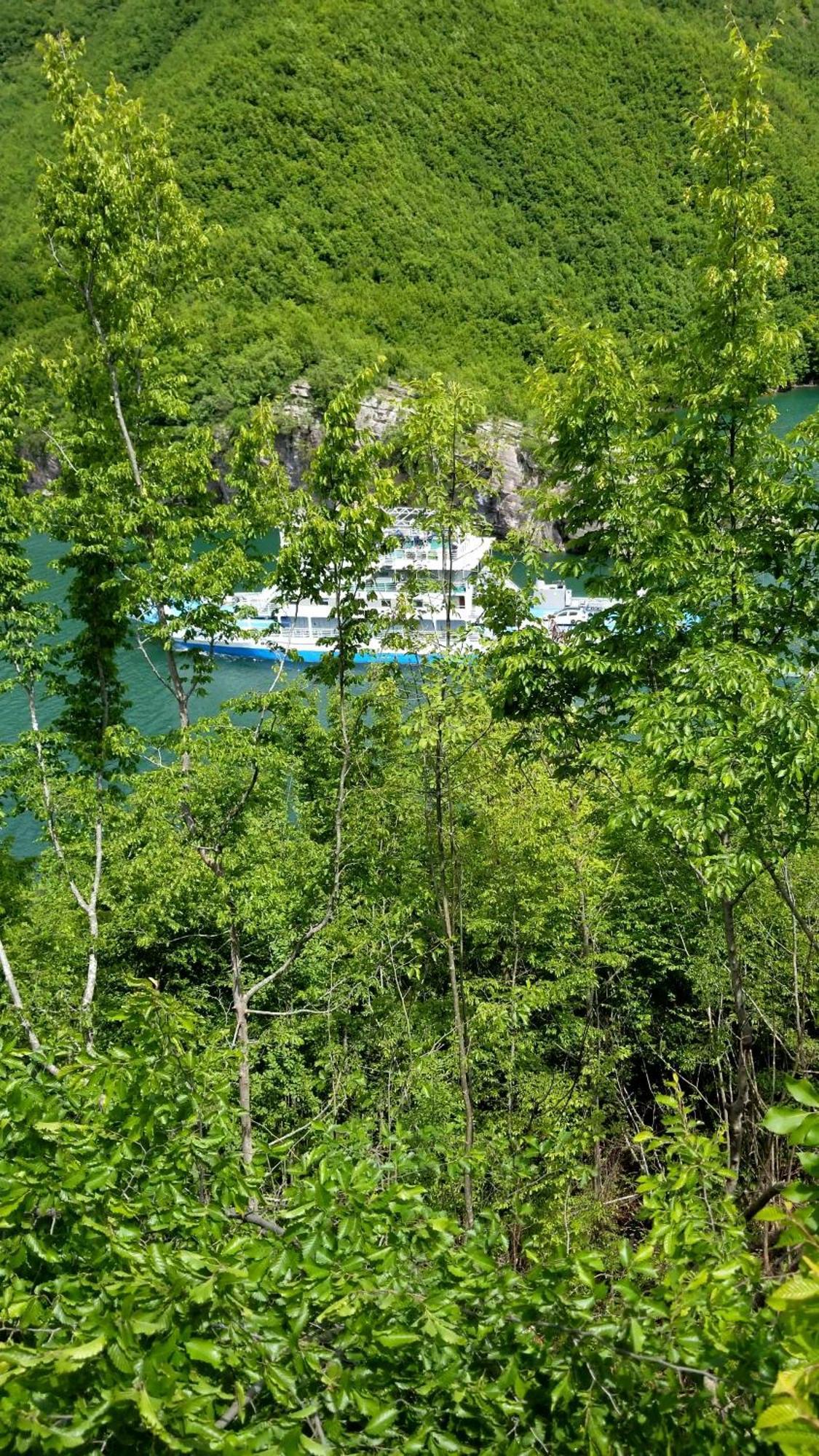 Twin Villas Komani Lake Buitenkant foto