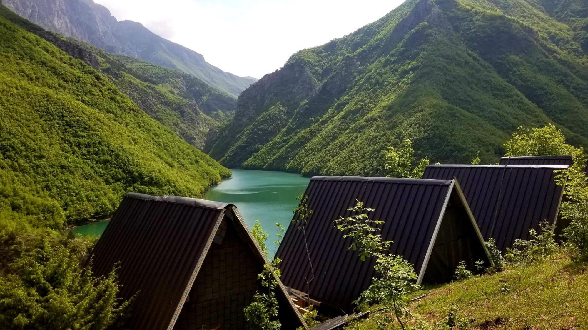 Twin Villas Komani Lake Buitenkant foto